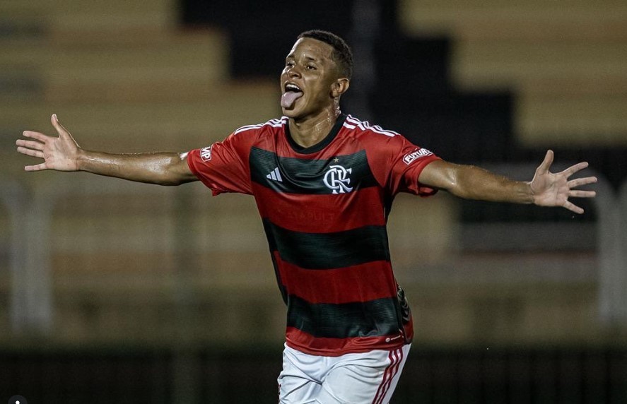 Lembra dele? Ex-promessa do Flamengo decide vitória e ganha protagonismo no Nacional-AM