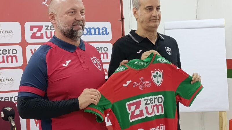 Ademir Fesan é apresentado na Portuguesa e prega “mentalidade vencedora” para buscar o acesso