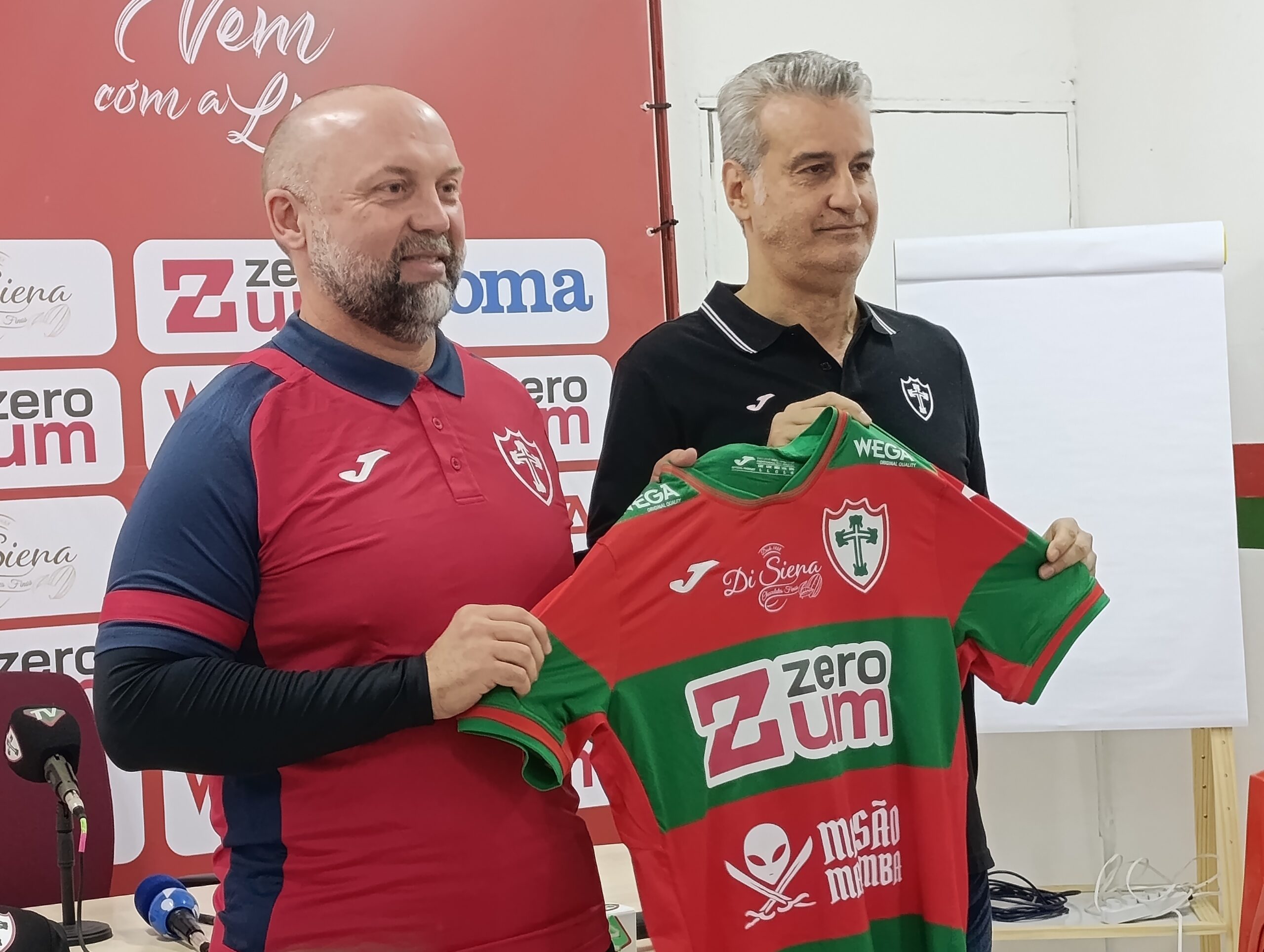 Ademir Fesan é apresentado na Portuguesa e prega “mentalidade vencedora” para buscar o acesso