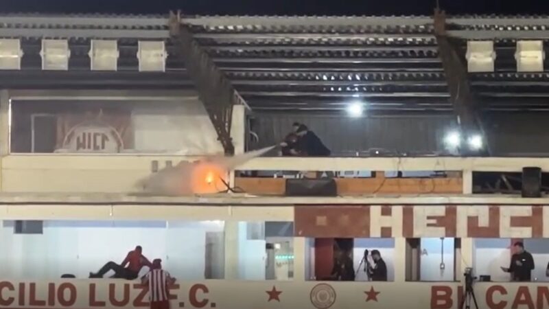 VÍDEO: Apagão, foco de incêndio e falha bizarra marcam jogo da Série B do Catarinense