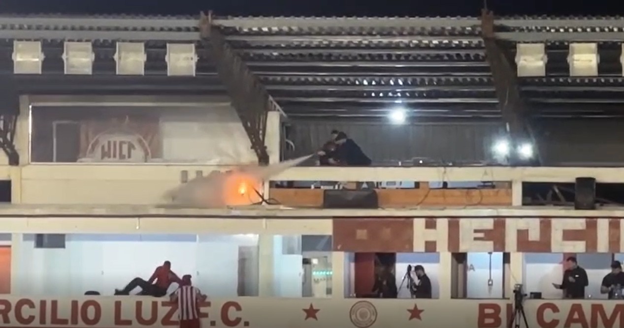 VÍDEO: Apagão, foco de incêndio e falha bizarra marcam jogo da Série B do Catarinense