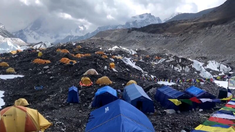 Turistas foram envenenados no Everest para forçar resgates e inflar seguros, diz polícia do Nepal