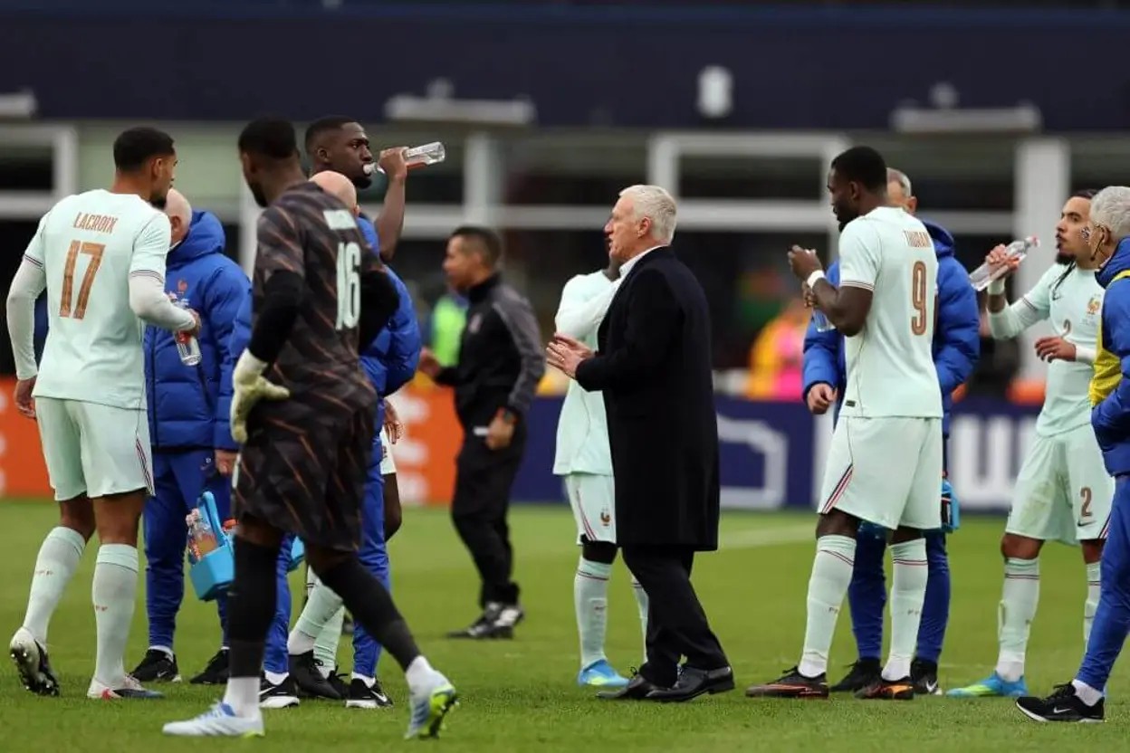 Pausas para hidratação na Copa do Mundo já rendem discussão entre técnicos: “Vai mudar o futebol”