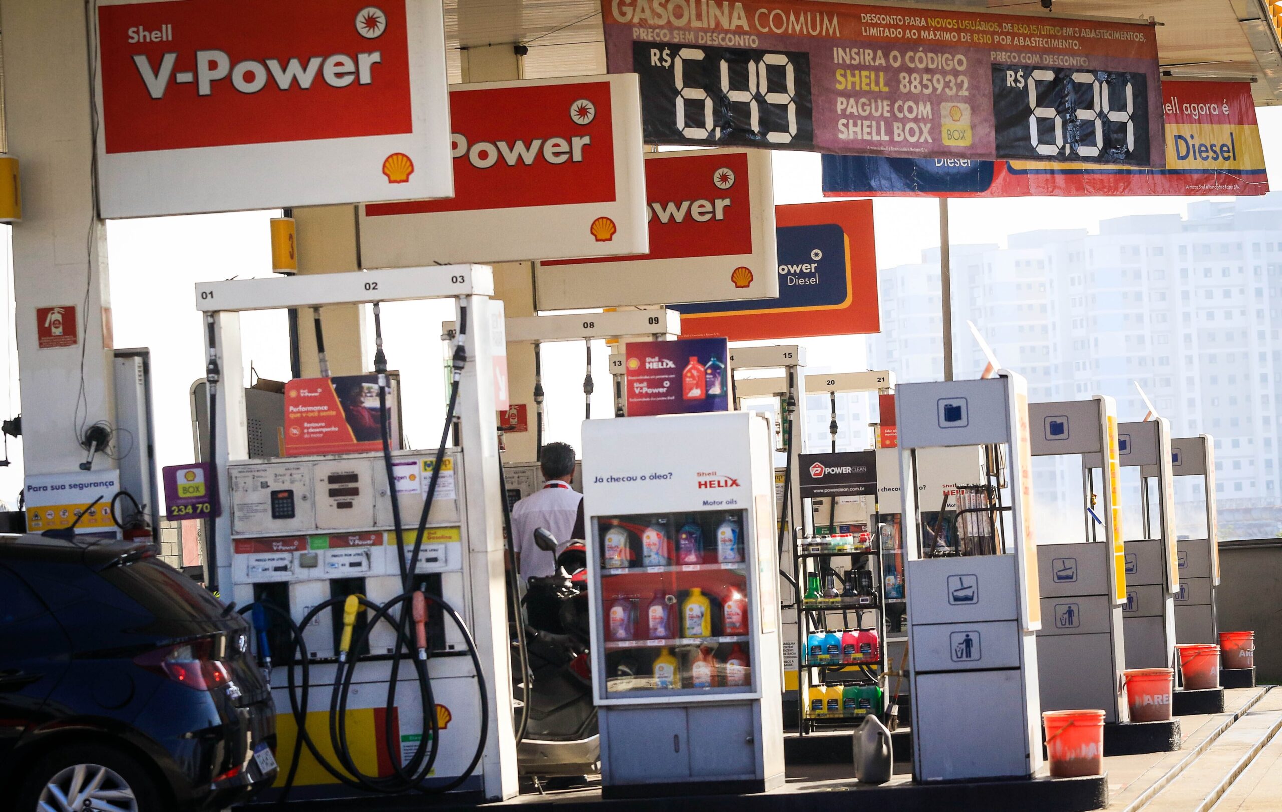 IPCA-15 acelera para 0,89% em abril, com pressão de alimentos e combustíveis