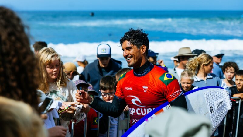 Medina vence Ítalo em duelo brasileiro e avança às quartas em Bells Beach