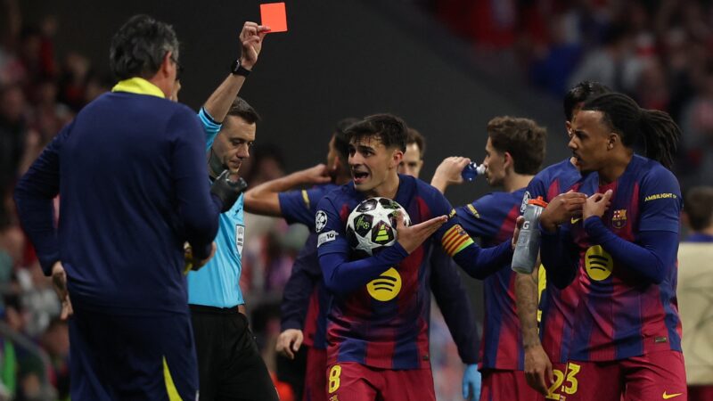 Barcelona chega a quatro expulsões em jogos decisivos da Champions nos últimos anos; veja lista