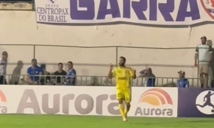 Após virada sofrida na Copa Verde, meia admite queda de rendimento do Galvez no 2º tempo