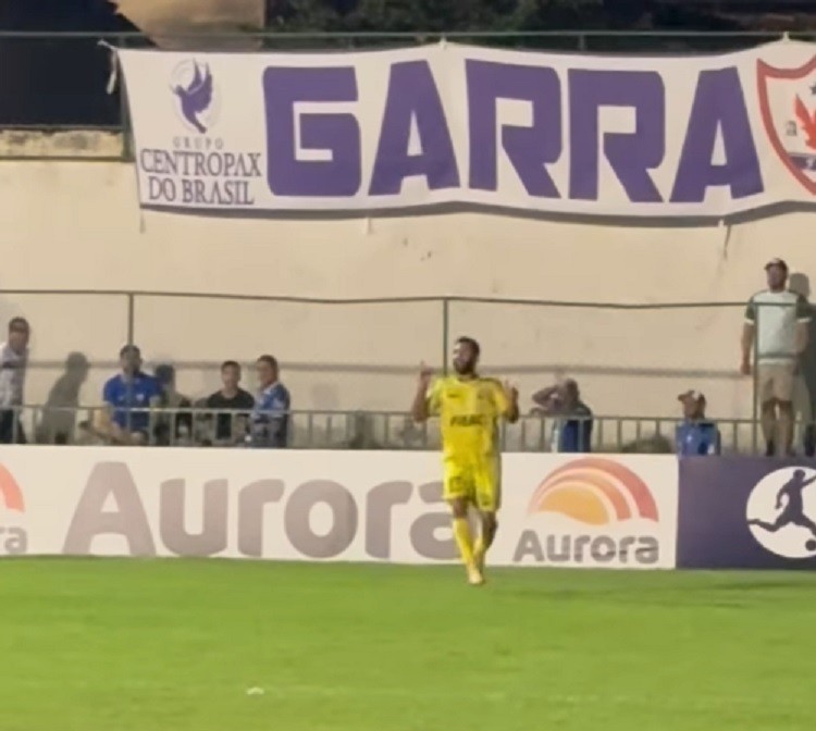 Após virada sofrida na Copa Verde, meia admite queda de rendimento do Galvez no 2º tempo