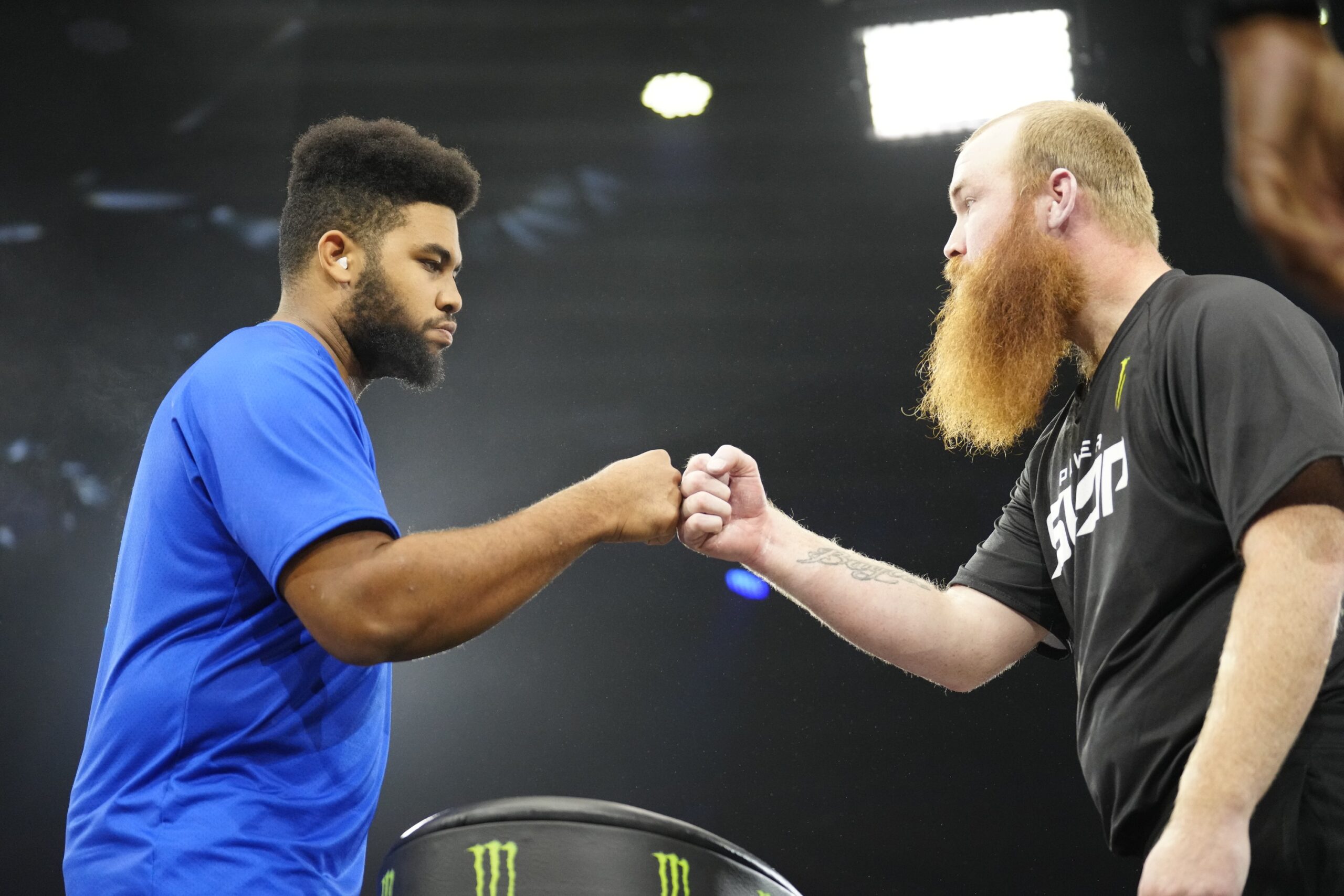 Combate transmite Power Slap, maior evento de lutas de tapa no mundo