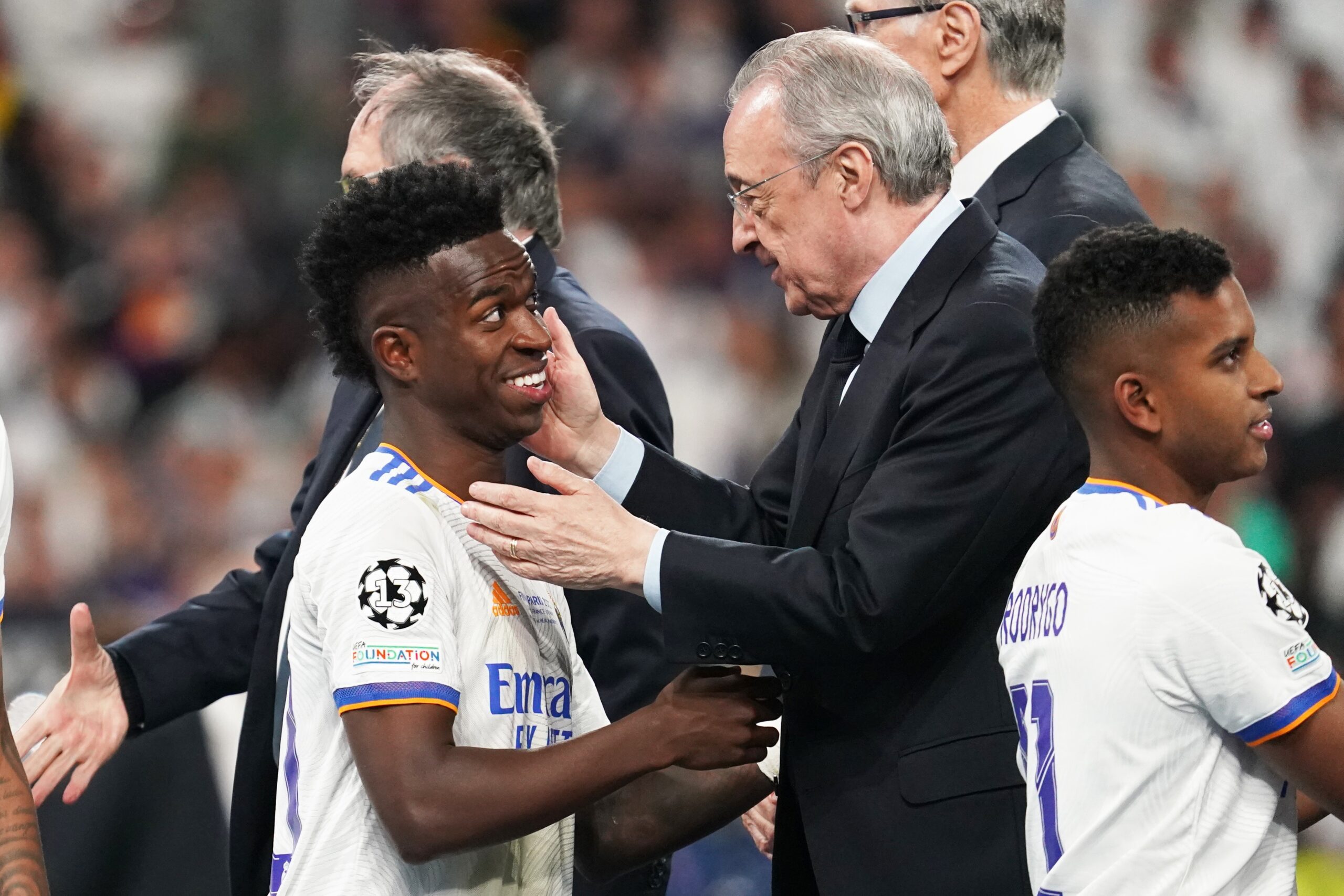 Florentino blinda permanência de Vini Jr. no Real Madrid: “Deixem Vinícius comigo”