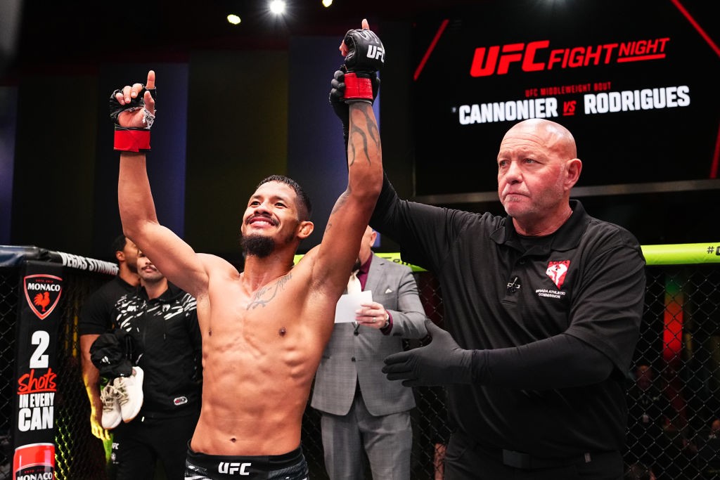 Rafael Macapá faz primeira luta em nova categoria no UFC
