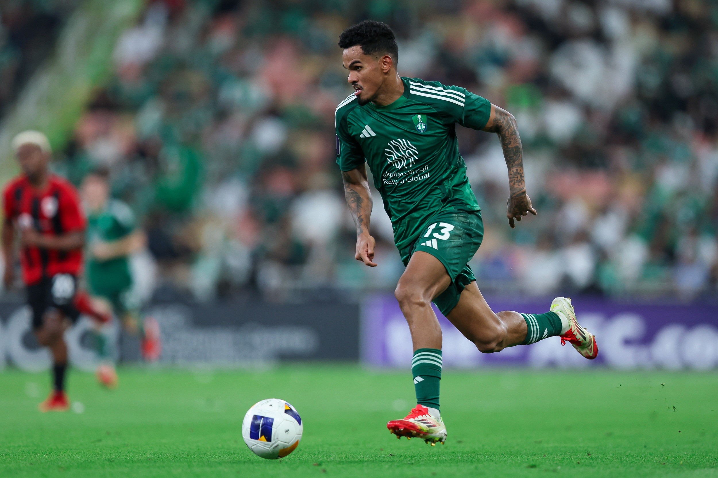 Atacante brasileiro critica Campeonato Saudita: “Querem dar a taça para uma pessoa”