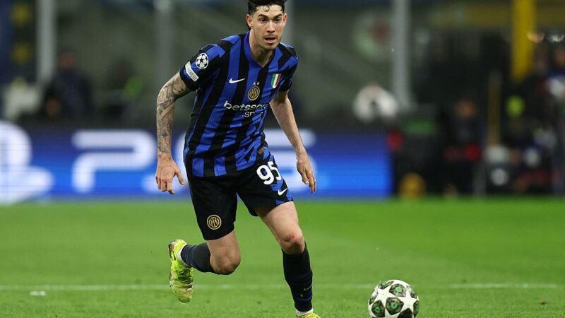 Técnico da Inter defende zagueiro expulso em eliminação da Itália: “Estava de muleta três dias antes”