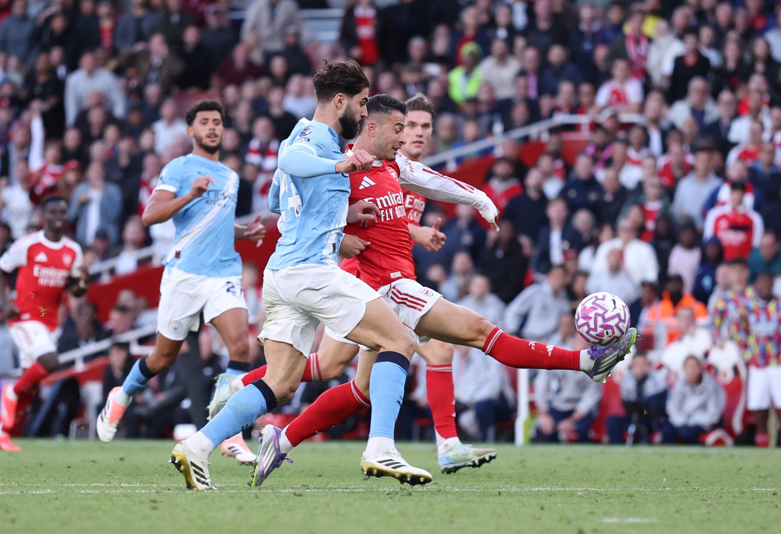 Arsenal chega pressionado para jogo contra o City e tenta evitar roteiro recente no Inglês