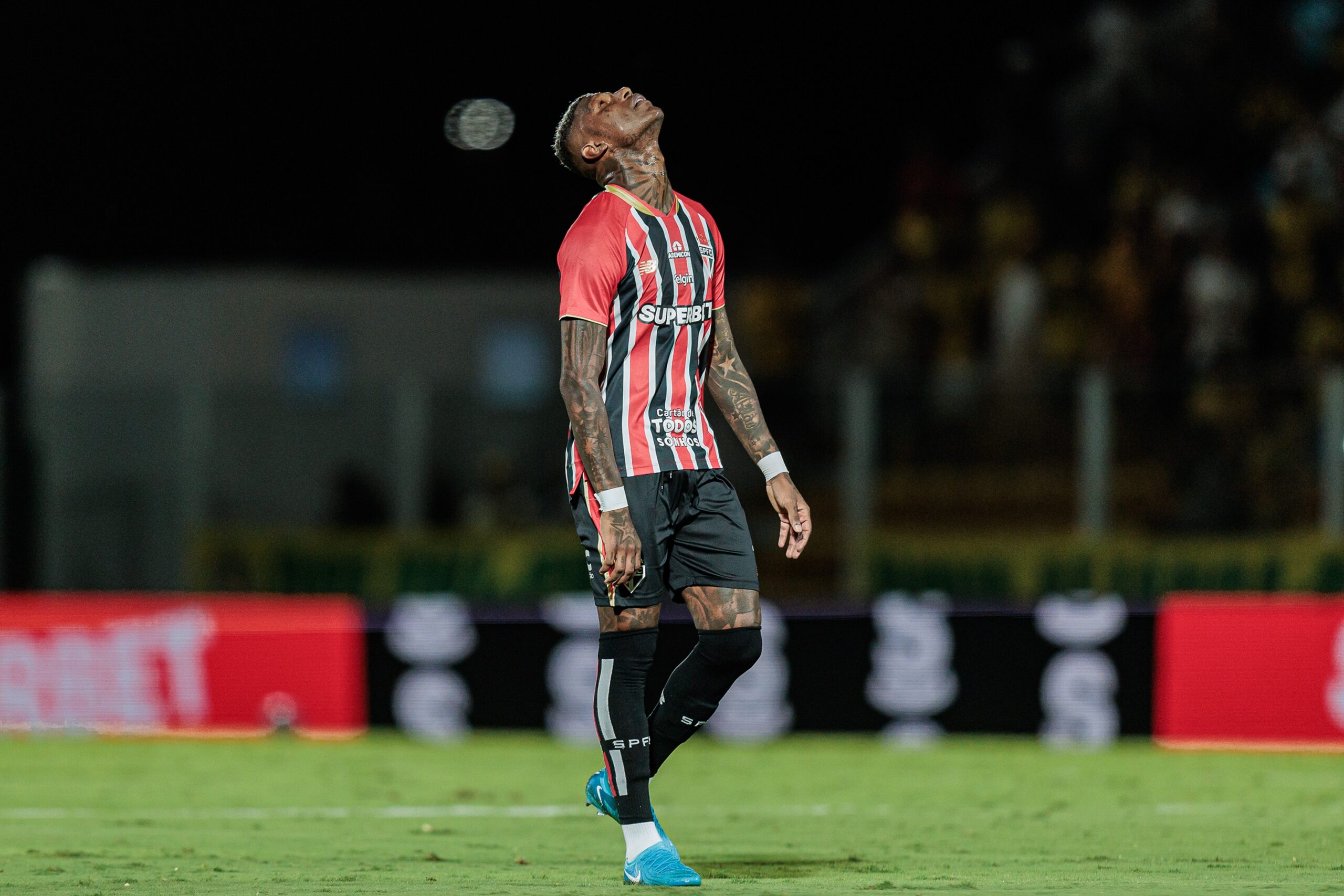 São Paulo avalia cenários e vive dilema para rescindir contrato de Arboleda