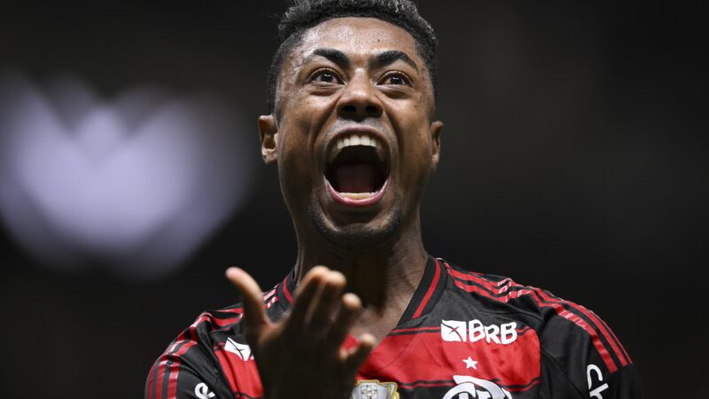 Título, gol no fim e despedidas: Flamengo defende invencibilidade na Arena MRV