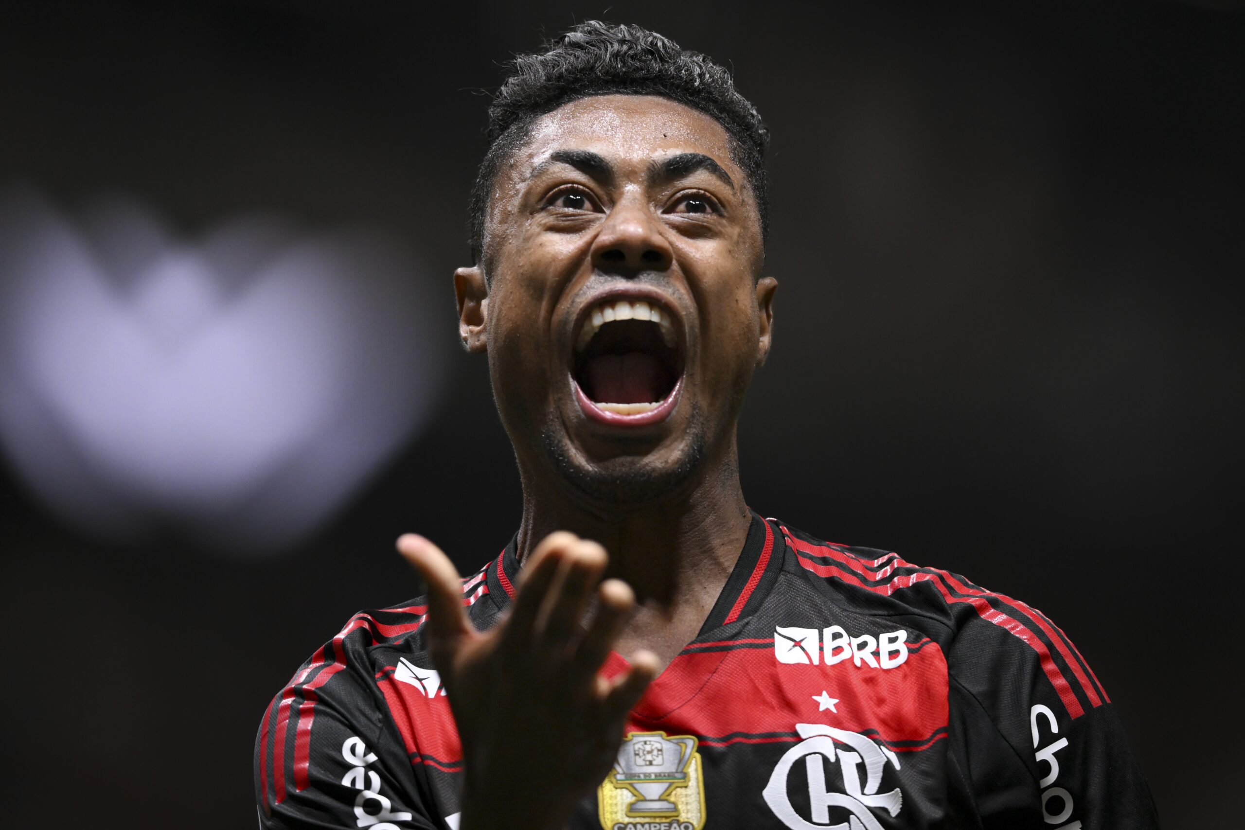 Título, gol no fim e despedidas: Flamengo defende invencibilidade na Arena MRV
