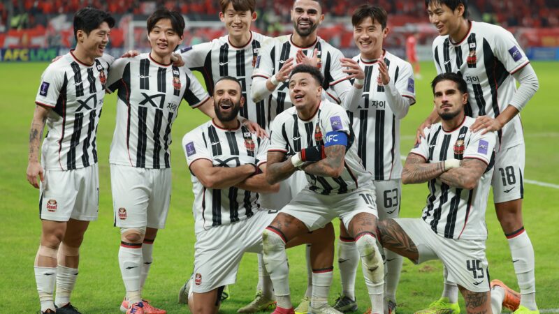 Vitória x Corinthians tem reencontro aleatório de Lucas Silva e Lingard, ex-companheiros na Ásia