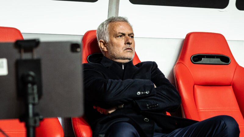 Mourinho diz que gostaria de ficar no Benfica após temporada ruim: “Sou dono da minha decisão”