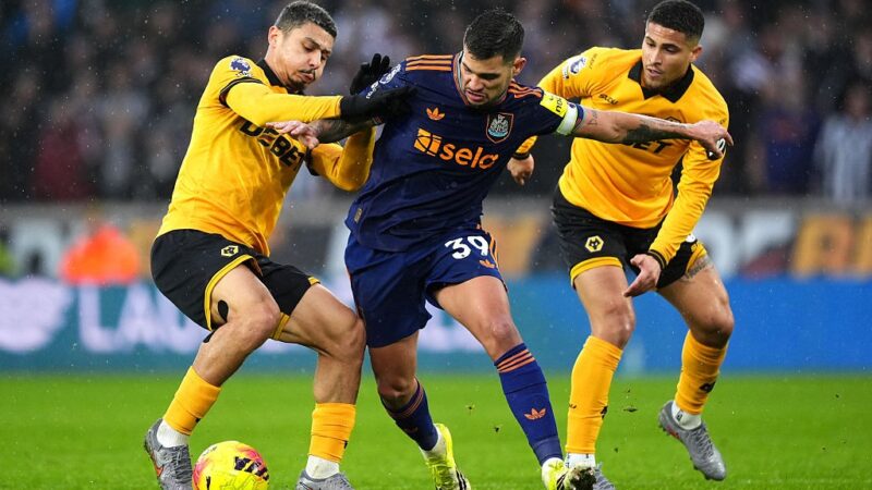 Wolverhampton, com três brasileiros, é rebaixado na Premier League