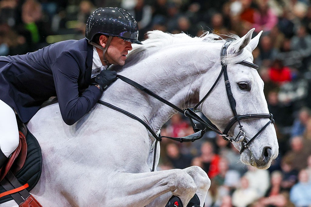 Medalhista olímpico é acusado de vender ilegalmente sêmen congelado de cavalo de R$ 4,6 mi