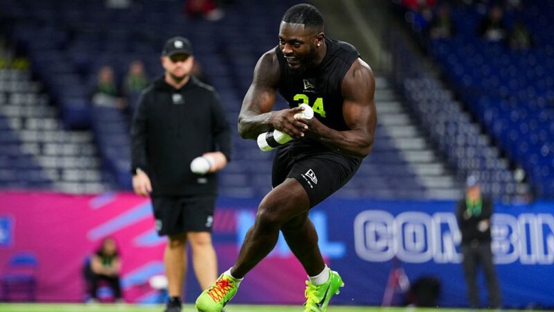 Draft da NFL: Keyron Crawford é selecionado pelos Raiders e pula na piscina para comemorar