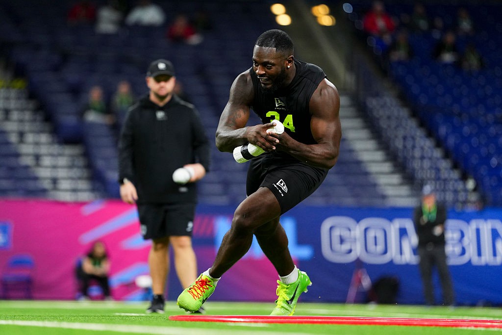 Draft da NFL: Keyron Crawford é selecionado pelos Raiders e pula na piscina para comemorar