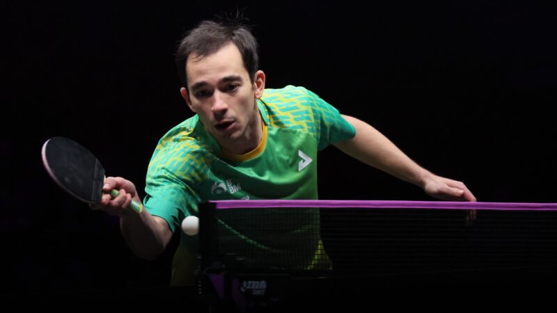 Hugo Calderano perde para nº 1 do ranking e fica com bronze na Copa do Mundo de tênis de mesa