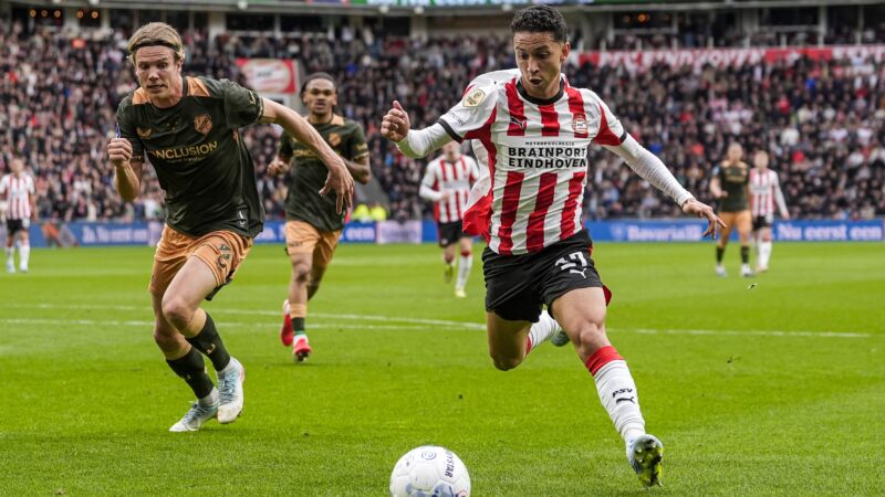 Mais vitorioso que Romário e Ronaldo no PSV, lateral chega ao nono título pelo clube: “Minha casa”