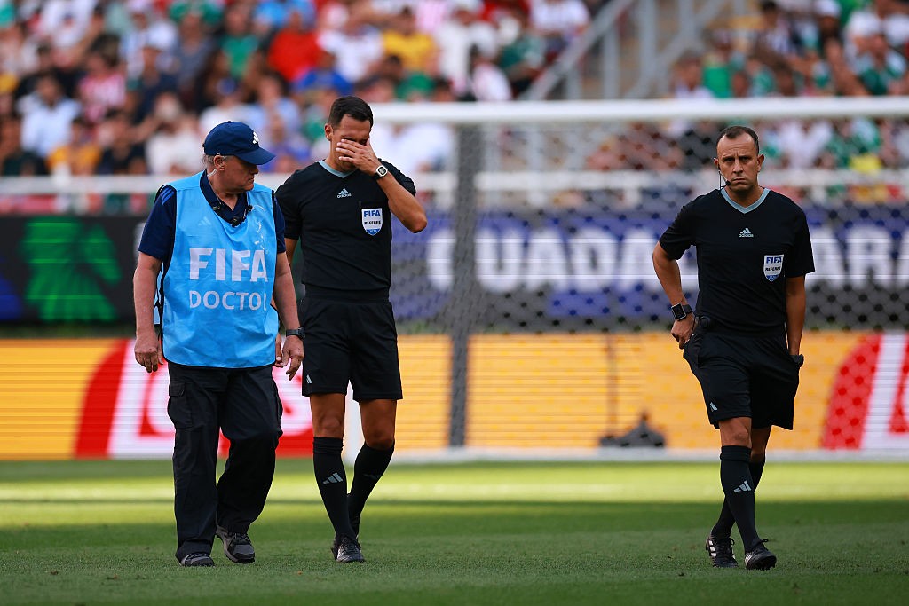 Árbitro se machuca na Data Fifa, e Conmebol troca juiz da estreia do Palmeiras na Libertadores