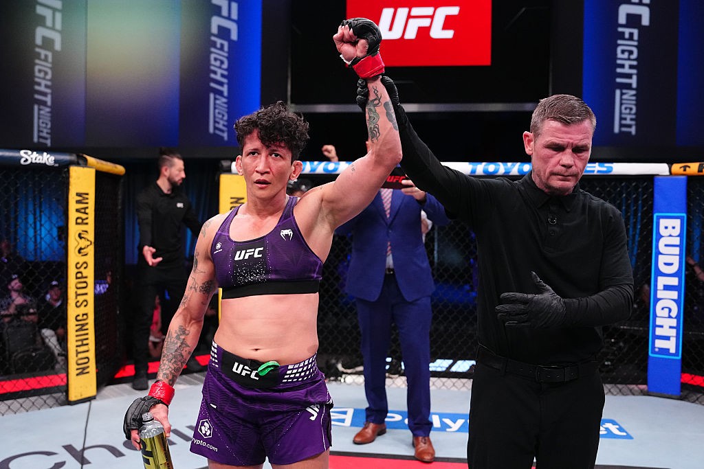 UFC: Renato Moicano finaliza rival; Virna Jandiroba bate Tabatha Ricci