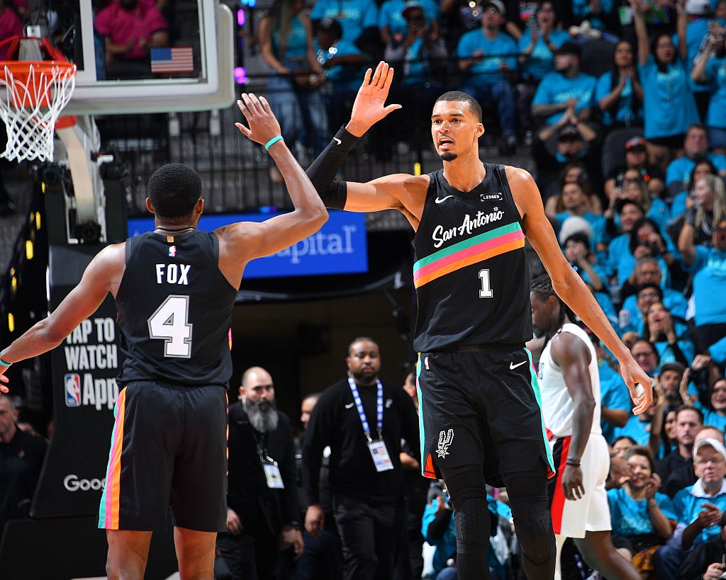 Wembanyama brilha, Spurs vencem Blazers e largam na frente nos playoffs