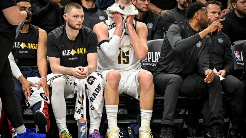 Jokic anota duplo-duplo, mas Nuggets perdem para os Timberwolves e ficam em desvantagem nos playoffs