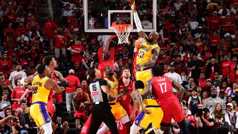 Liderados por LeBron, Lakers vencem Rockets na prorrogação e abrem 3 a 0 nos playoffs da NBA