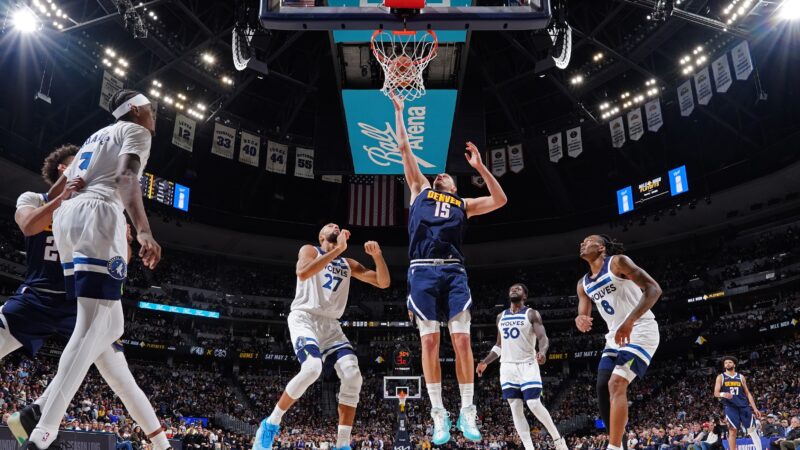 Em jogo marcado por provocações e show de Jokic, Nuggets vencem Wolves e seguem vivos nos playoffs