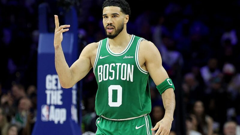 Com atuação de gala, Jayson Tatum entra no top 30 dos maiores cestinhas dos playoffs da NBA