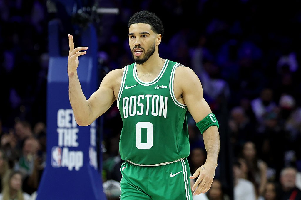 Com atuação de gala, Jayson Tatum entra no top 30 dos maiores cestinhas dos playoffs da NBA