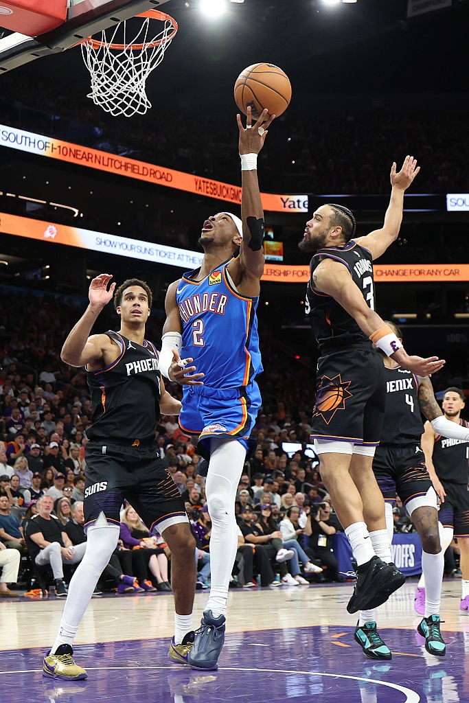 Com cesta improvável de Shai Gilgeous-Alexander, Oklahoma City Thunder varre Phoenix Suns nos playoffs; vídeo