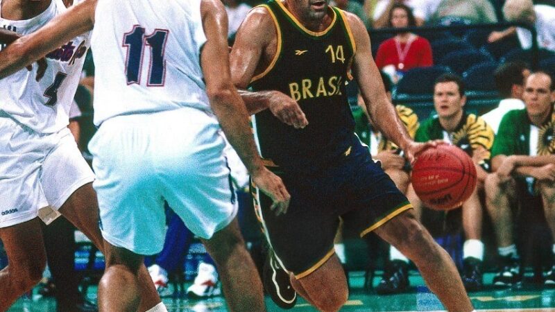 O dia que Oscar Schmidt enfrentou Tiago Splitter em SC