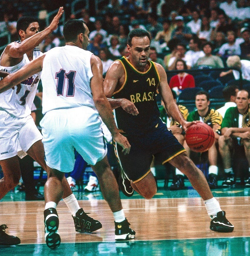 O dia que Oscar Schmidt enfrentou Tiago Splitter em SC