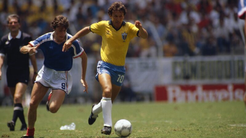Há 40 anos, Zico marcava pela última vez com a camisa do Brasil em jogo de hat-trick; veja vídeo