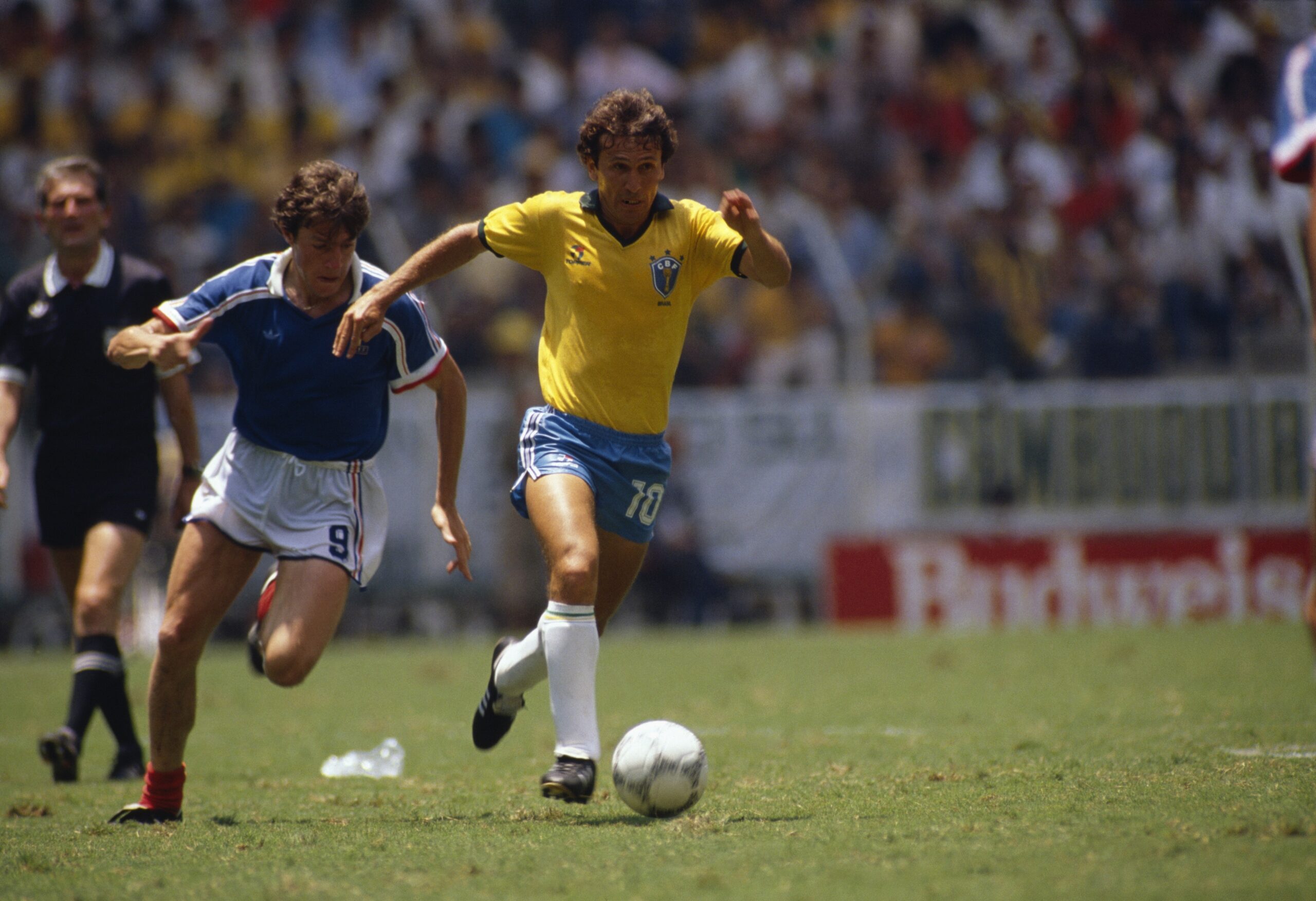 Há 40 anos, Zico marcava pela última vez com a camisa do Brasil em jogo de hat-trick; veja vídeo