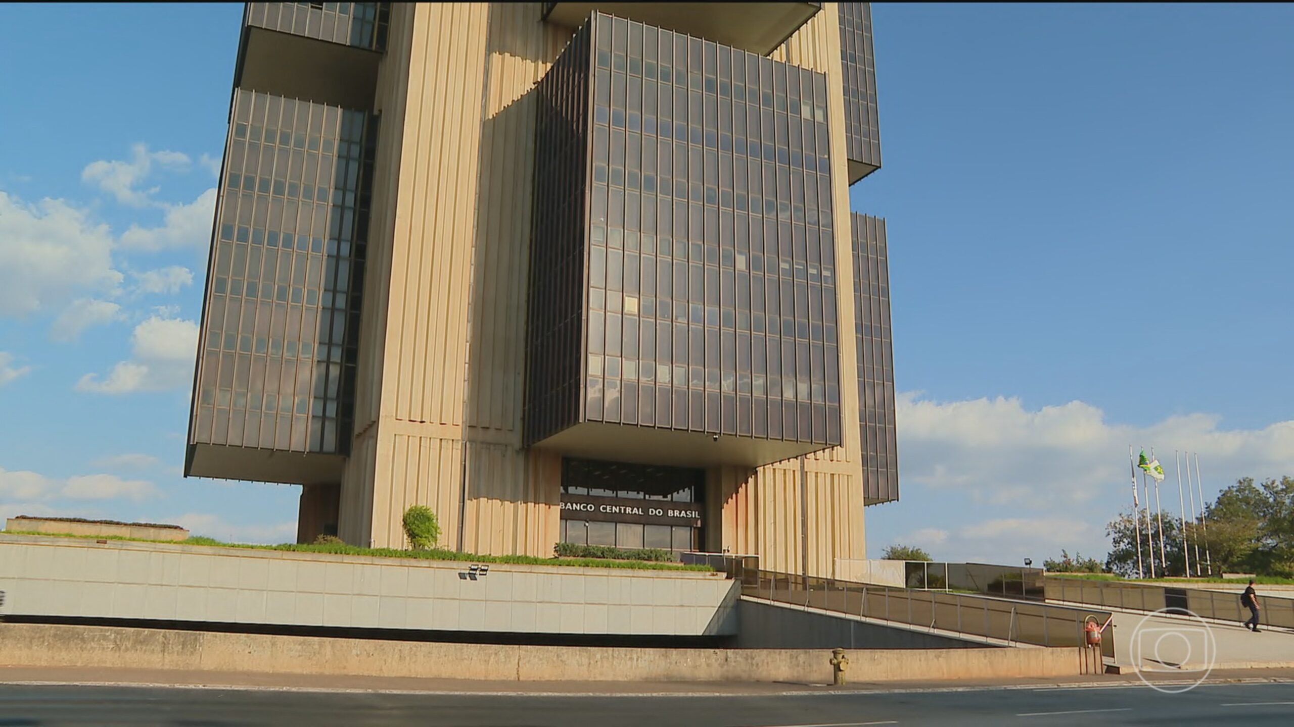 Mesmo com riscos inflacionários e tensão no Oriente Médio, Banco Central deve cortar taxa de juros nesta quarta