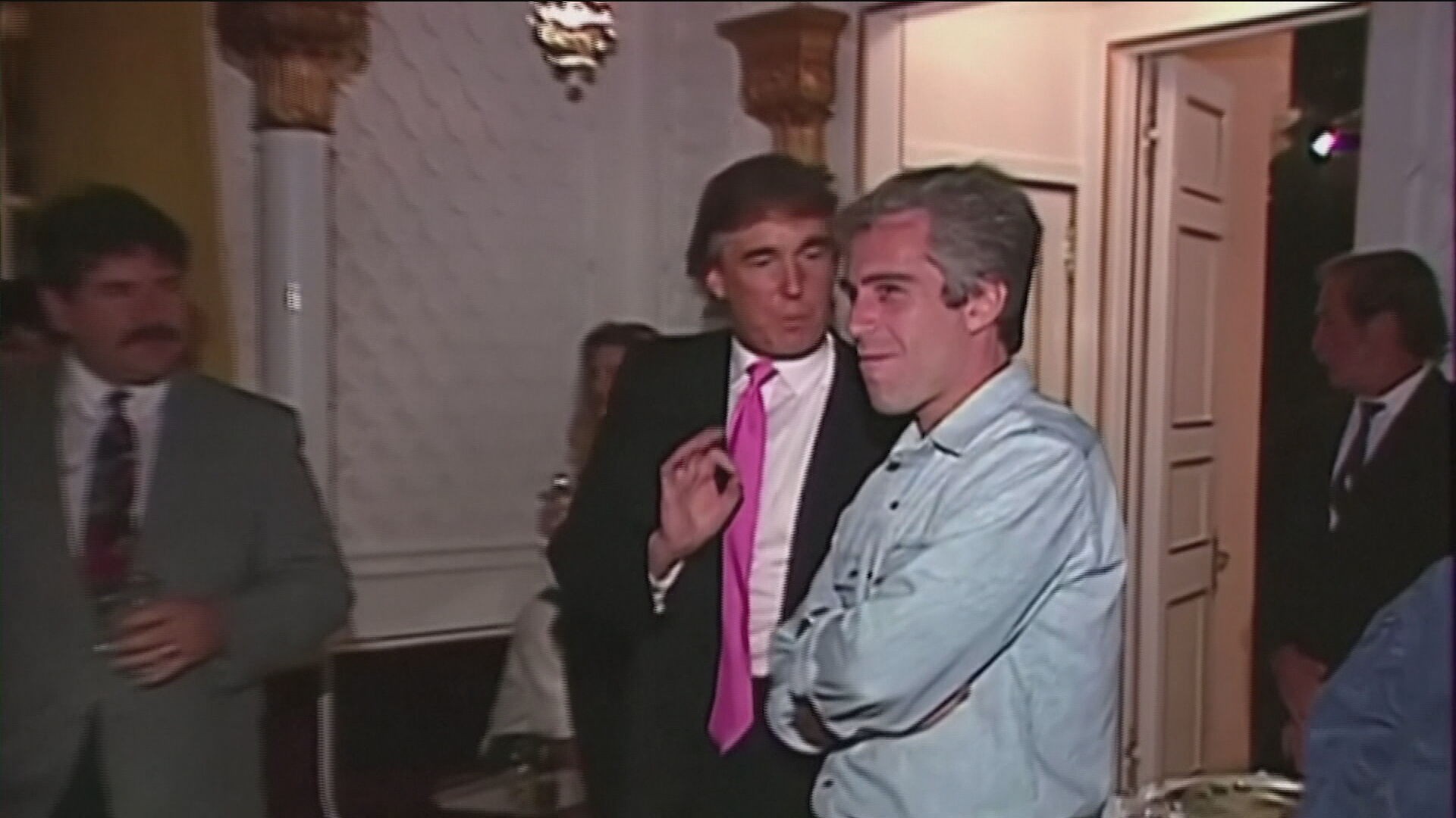 Juiz rejeita ação de Trump que pedia US$ 10 bilhões por reportagem sobre ligação com Epstein