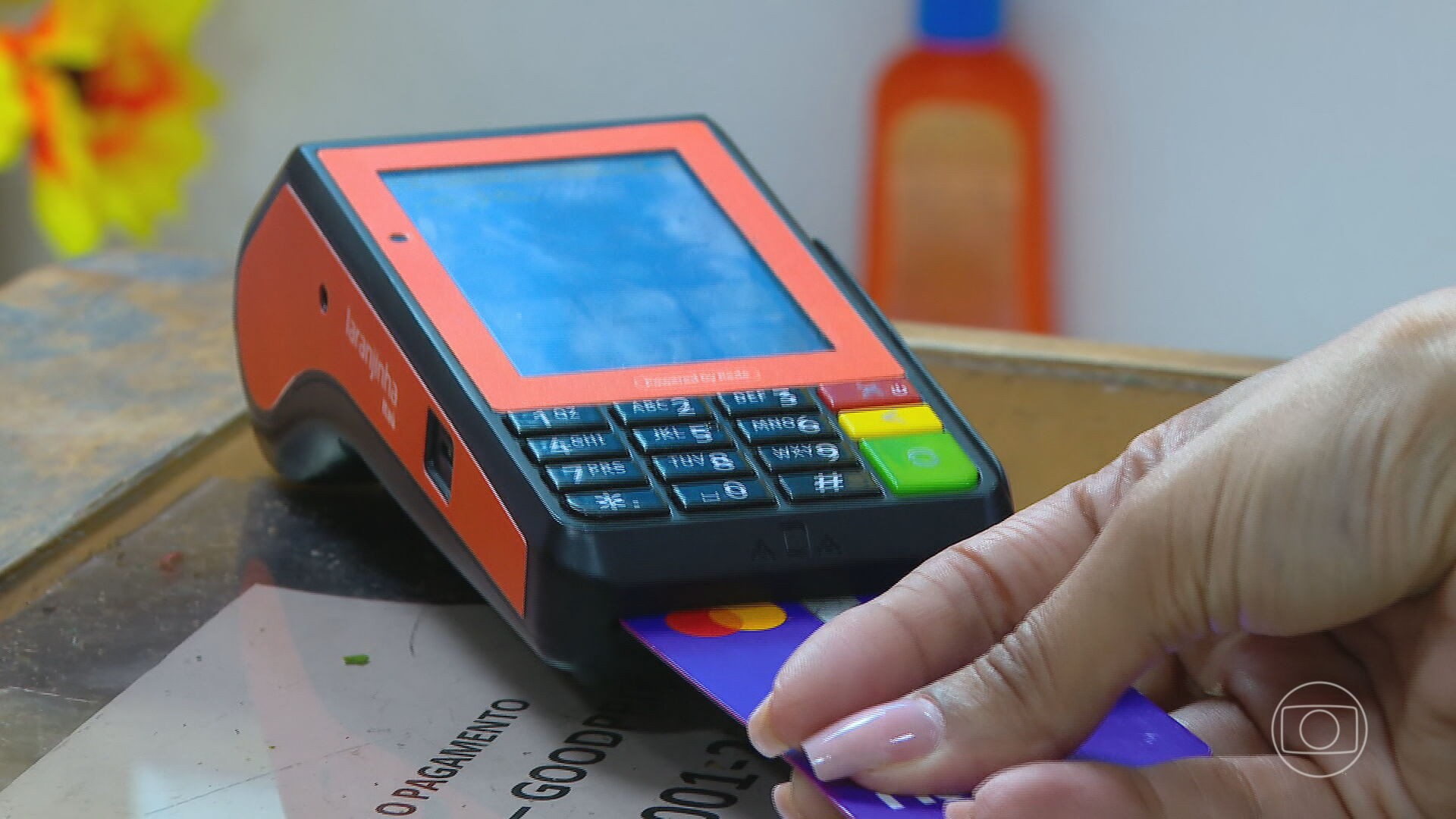 Vilão do endividamento, cartão de crédito rotativo cresce; empréstimos beiraram R$ 400 bilhões em 2025