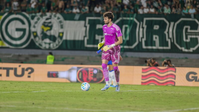 Novo goleiro titular? Artur Jorge explica planos para o Cruzeiro