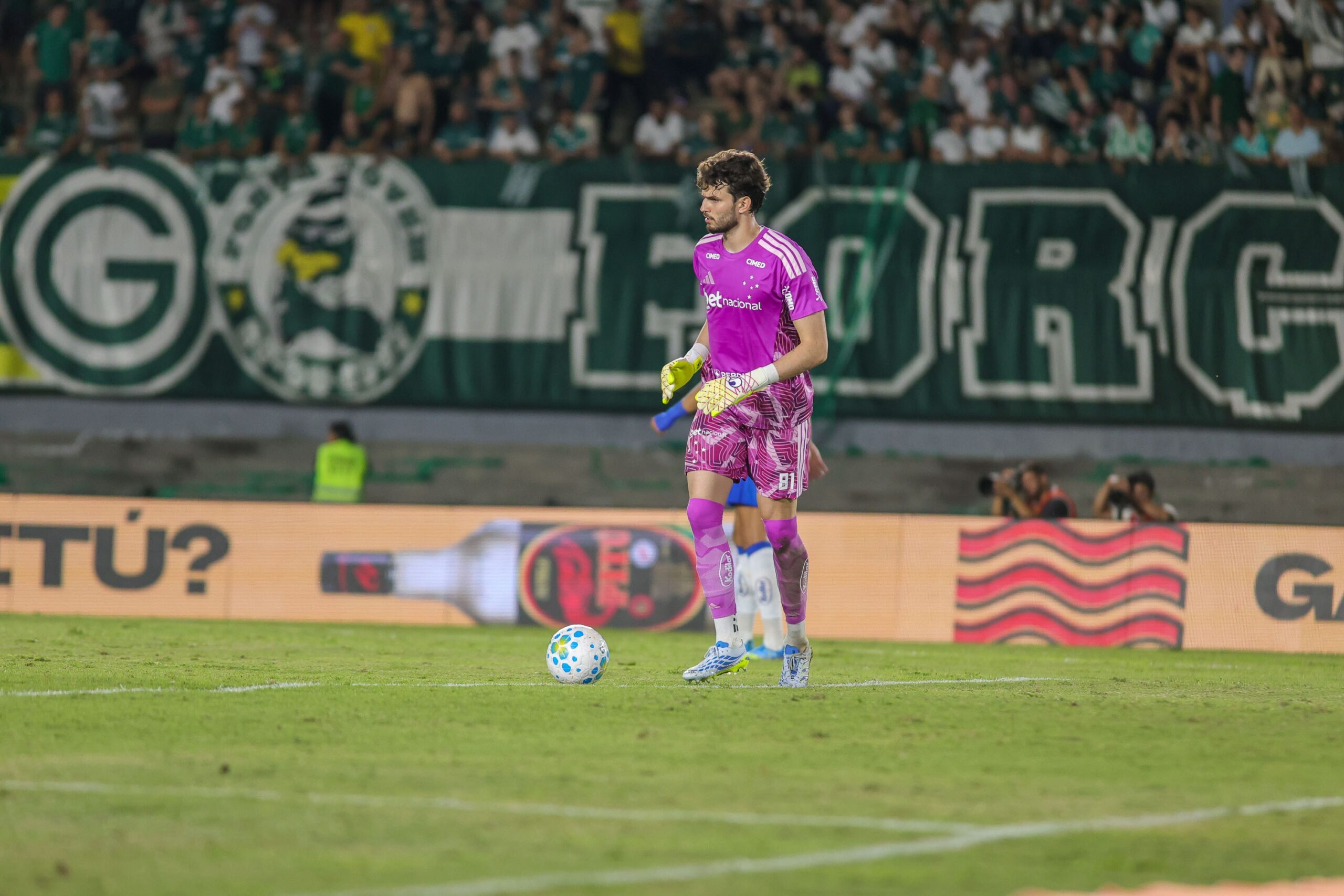 Novo goleiro titular? Artur Jorge explica planos para o Cruzeiro