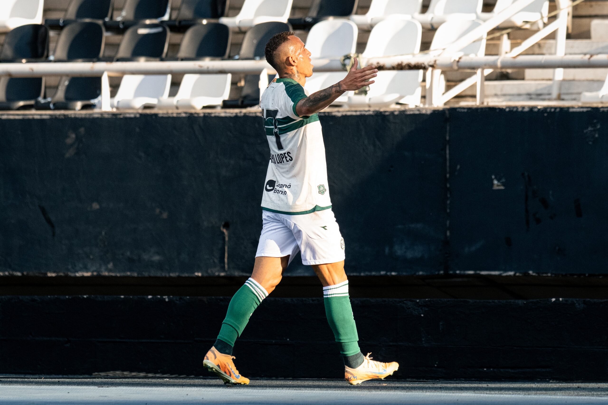 Velocidade e precisão: entenda a receita do Coritiba para competir contra os gigantes da Série A