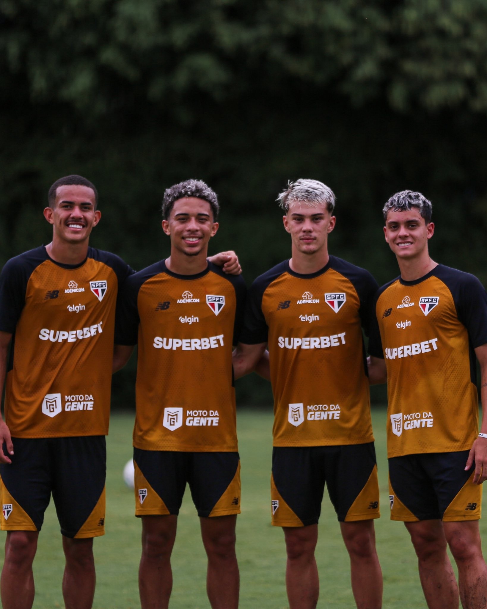 Roger Machado abre espaço para jovens de Cotia no São Paulo; veja quem pode ter chance