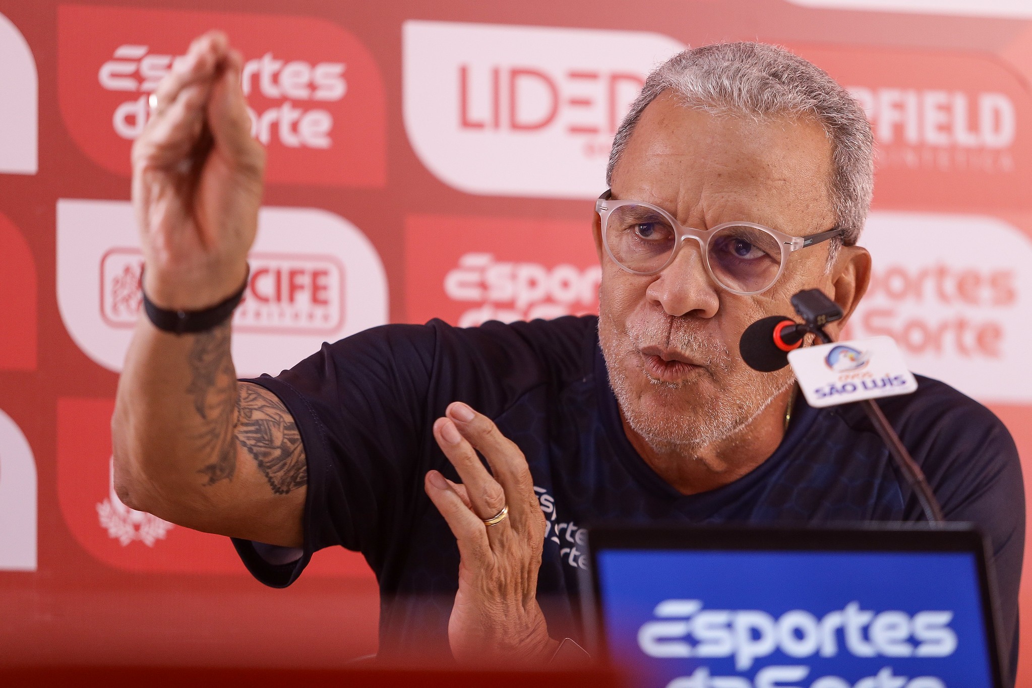 Ex-técnico do CRB, Hélio dos Anjos diz não dar espaço a organizadas e cita invasão do CT em AL